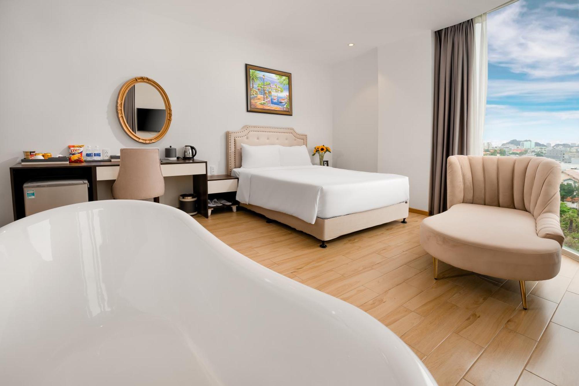Hotel Rhm Luxury And Da Nang